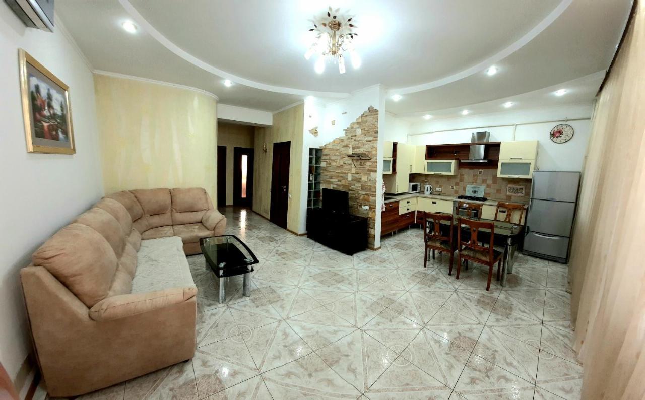 Elegance Apartment Chisinau Center Close To Stefan Cel Mare Kültér fotó